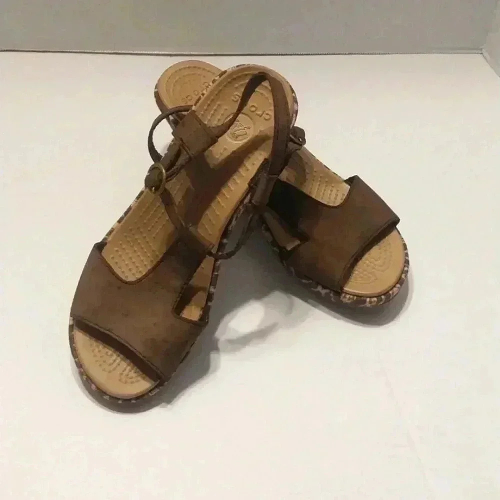 Crocs A Leigh Ikat Wedge Comfort Sandals Sz 7 Tan Brown